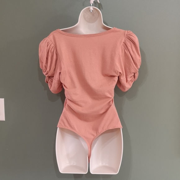 Free People Wide Scoop Neck Twisted Tulip Short Sleeve Bodysuit Peach - Picture 3 of 9